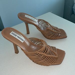 Steve Madden “Bonds” heeled sandal